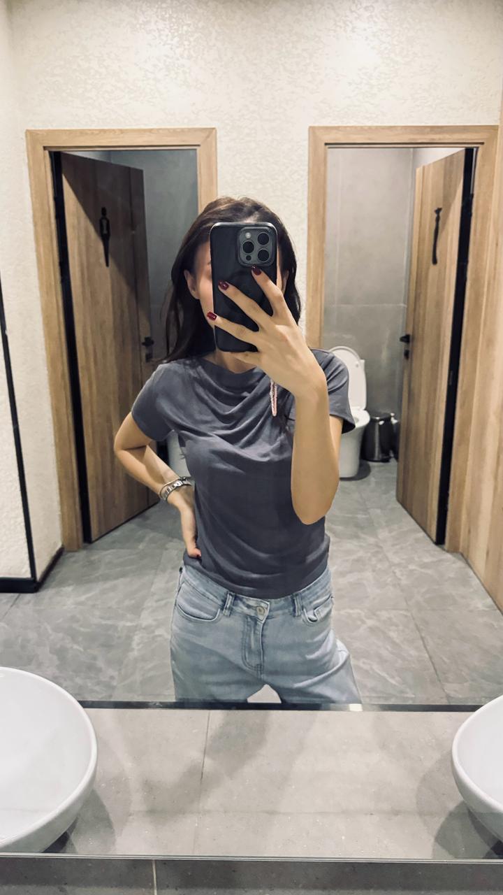 Базовая серая футболка