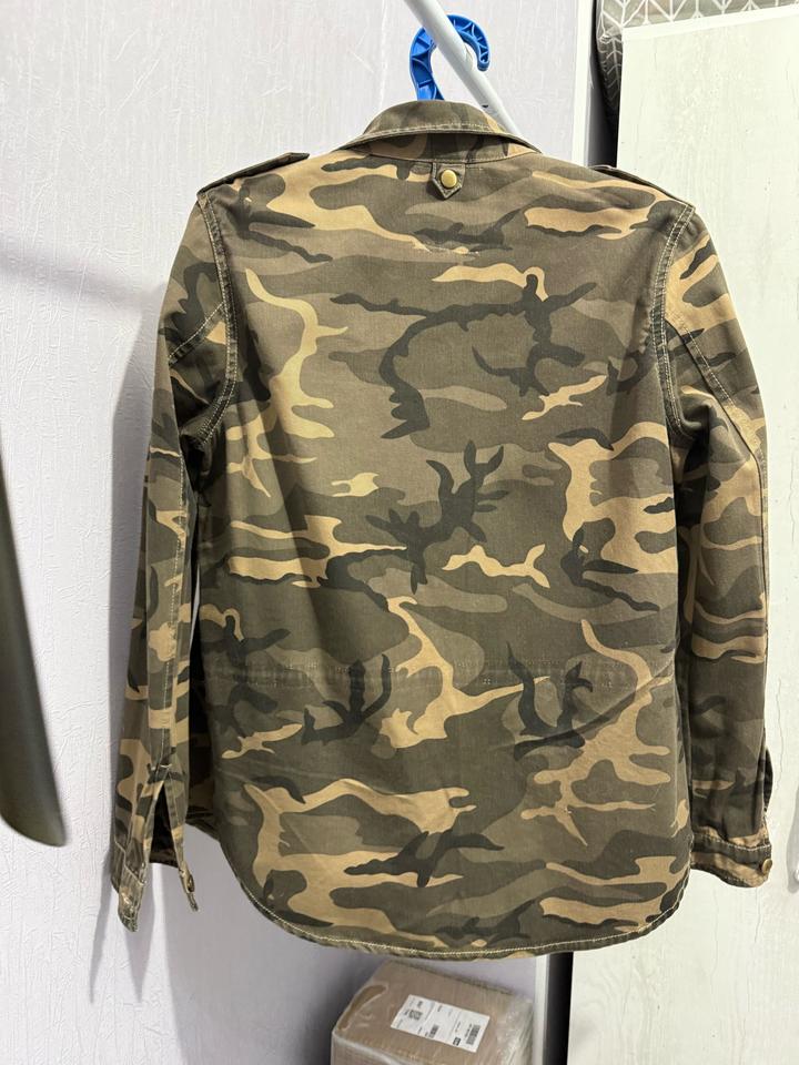 Ветровка Bershka