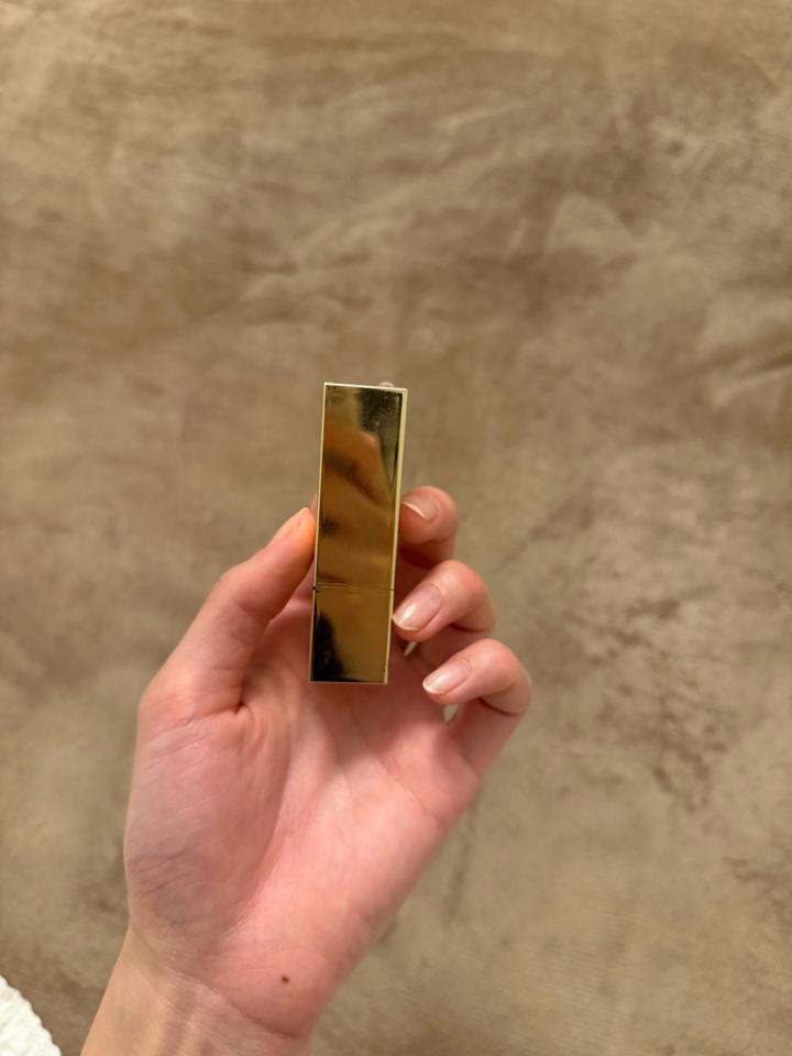 Помада красная от Estee Lauder