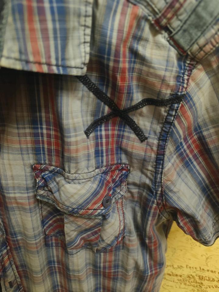 Рубашка с коротким рукавом.