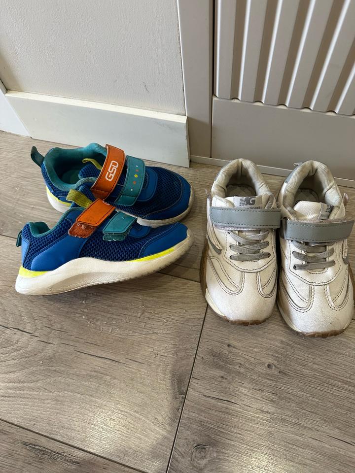 2 пары кроссовки 28