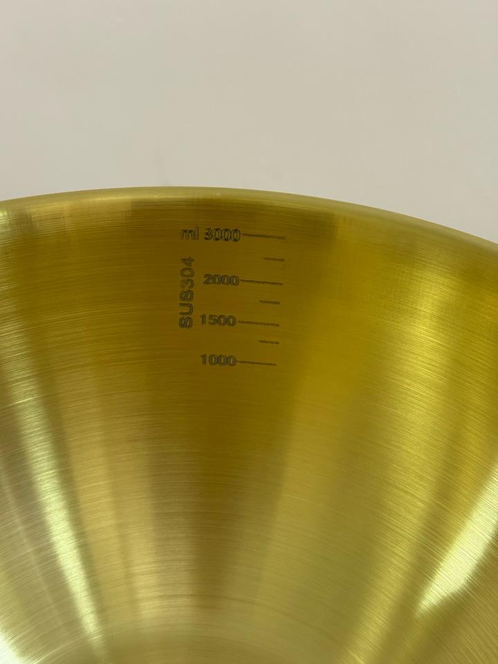 Металлическая миска