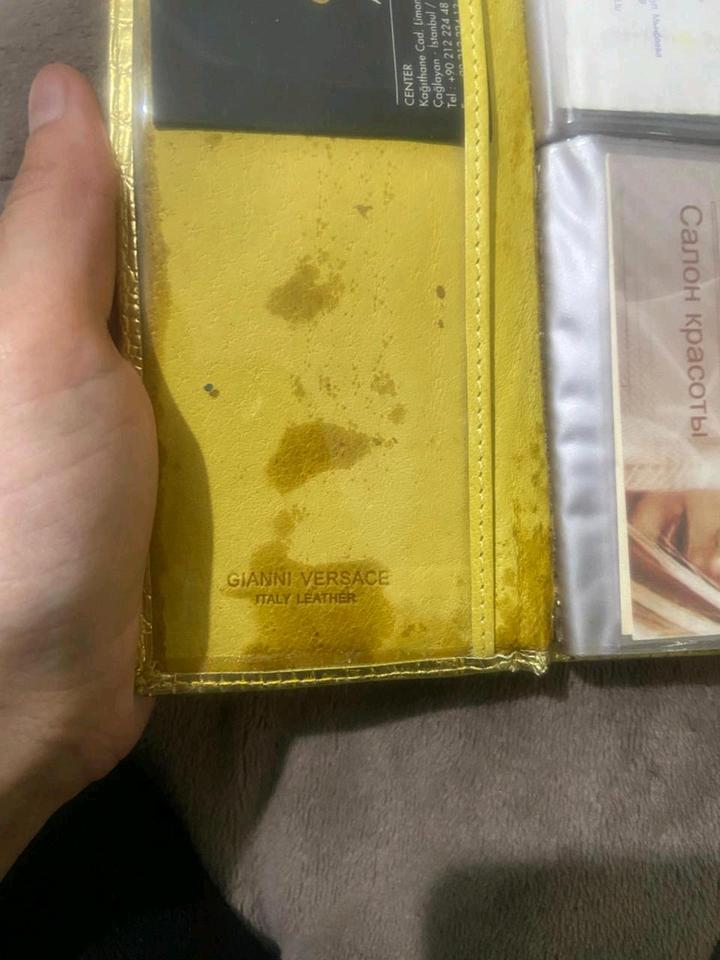 Золотистый картхолдер Versace