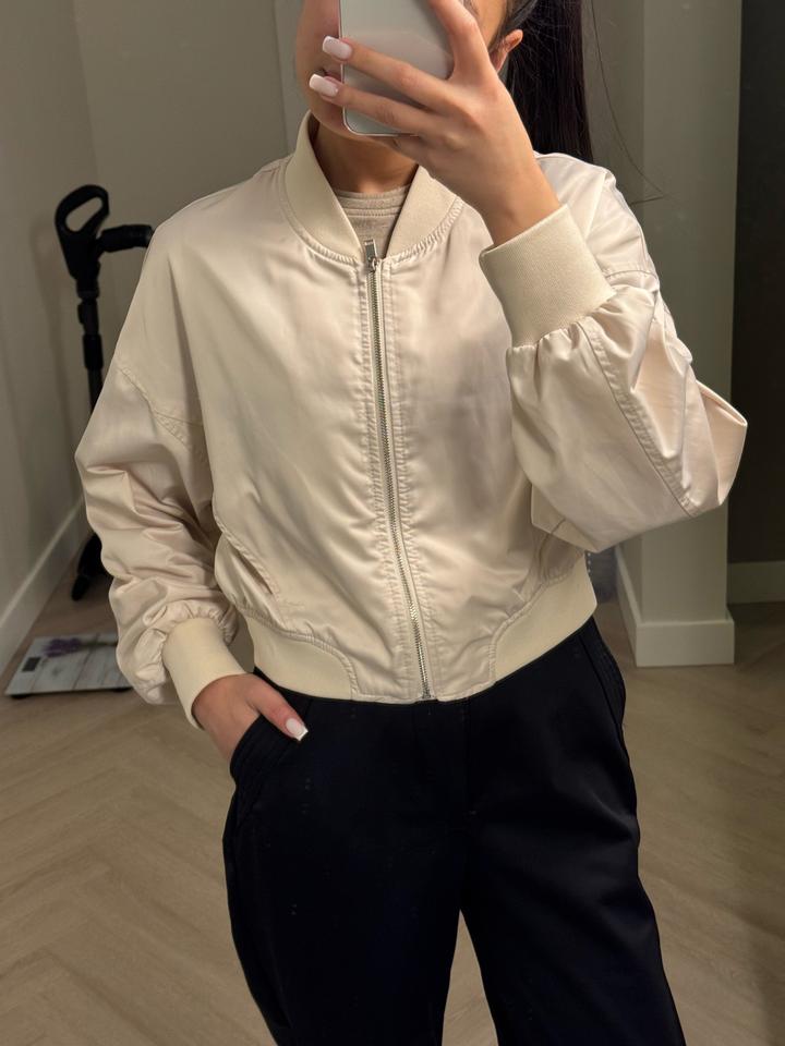 Бомбер кремовый Zara