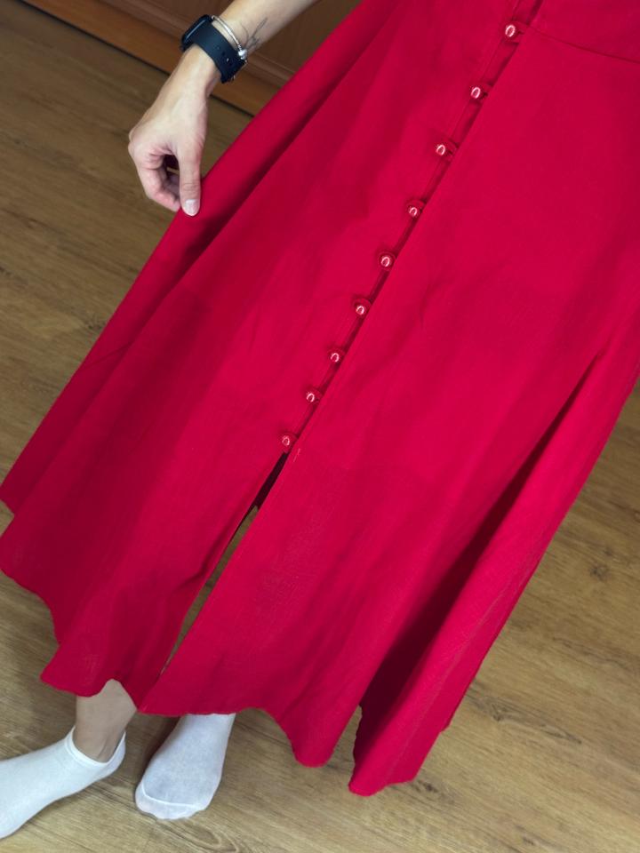 Красное платье изо льна