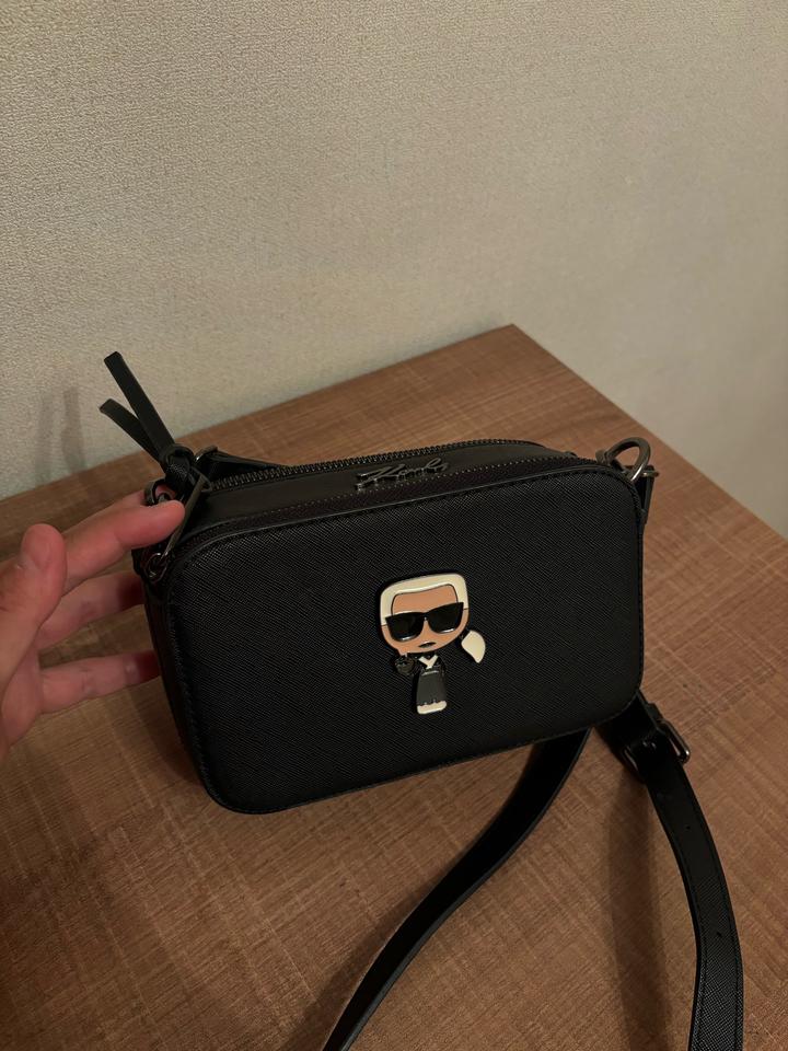Продам сумку KARL LAGERFELD черного цвета.