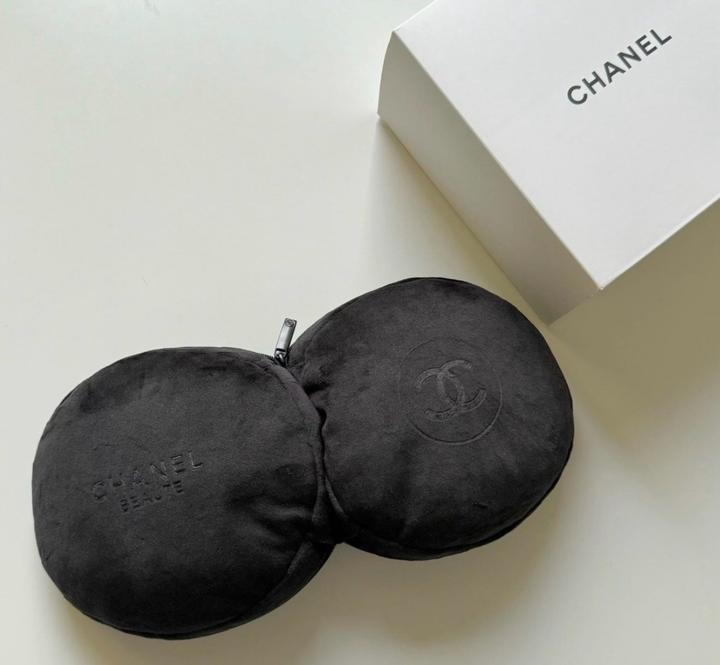 Дорожная подушка и маска для сна Chanel Beauty