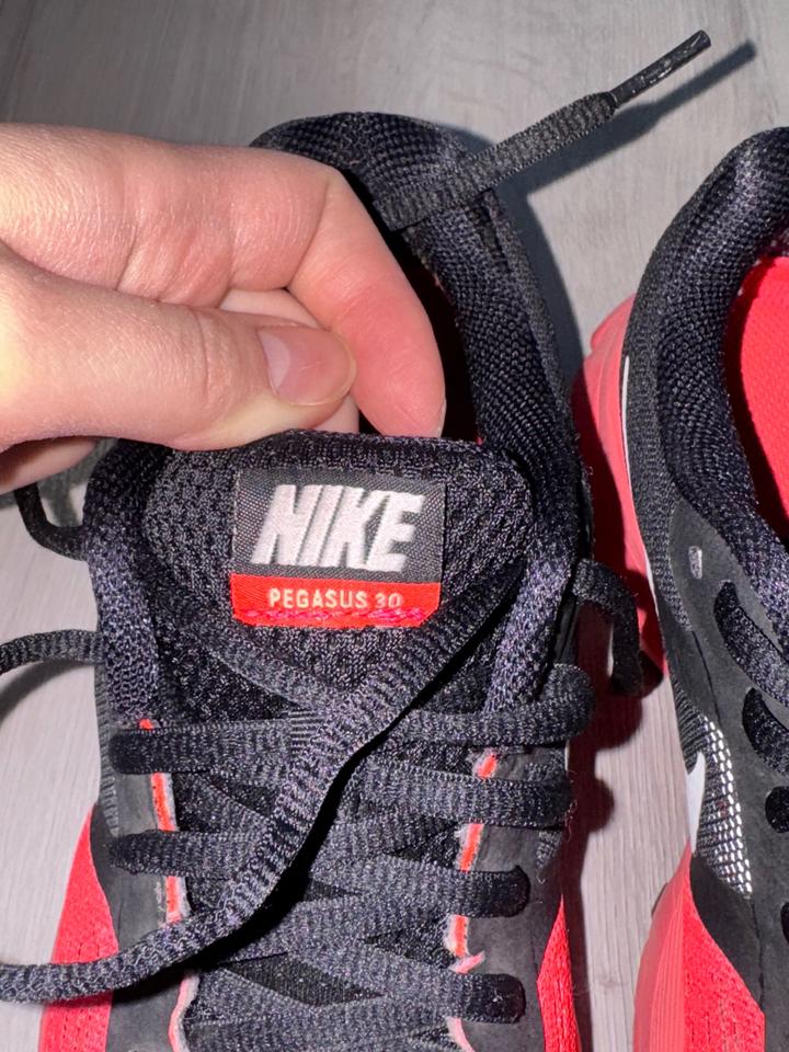 Кроссовки Nike