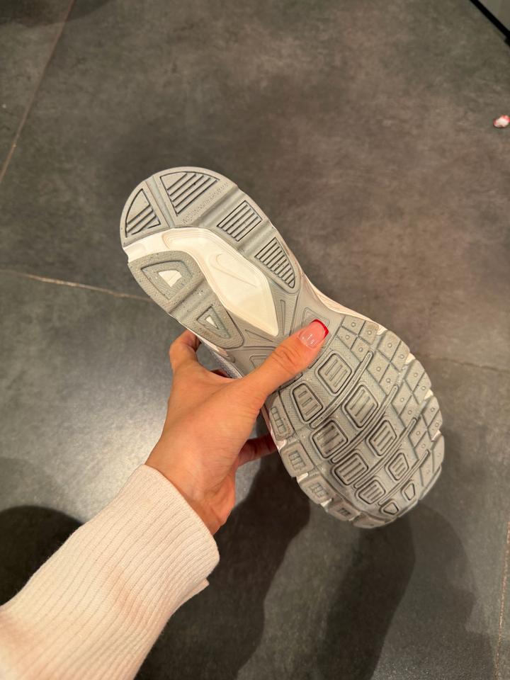 Кроссовки Nike
