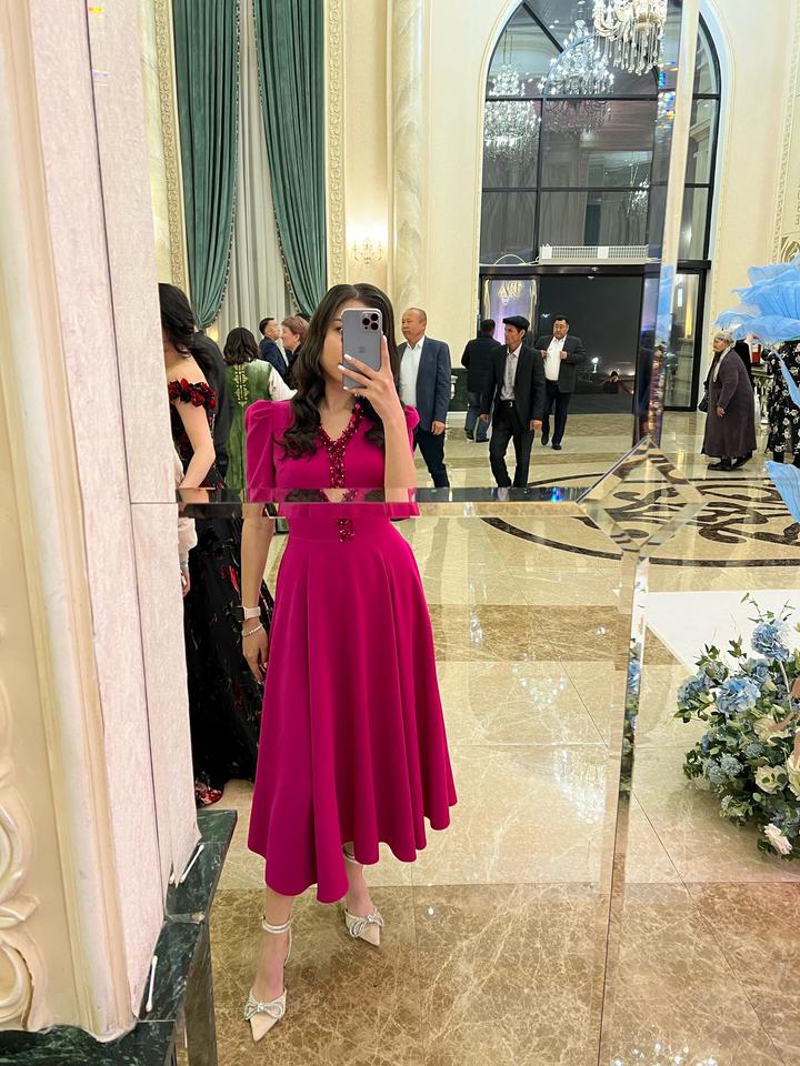 Розовое платье