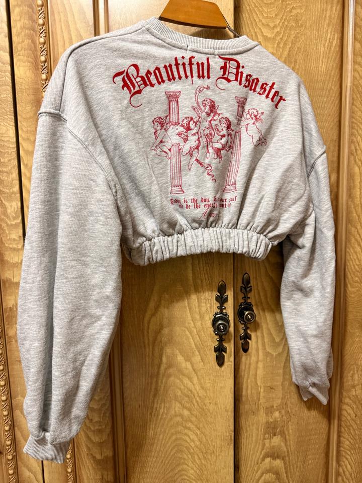 стильная укороченная кофта от Bershka