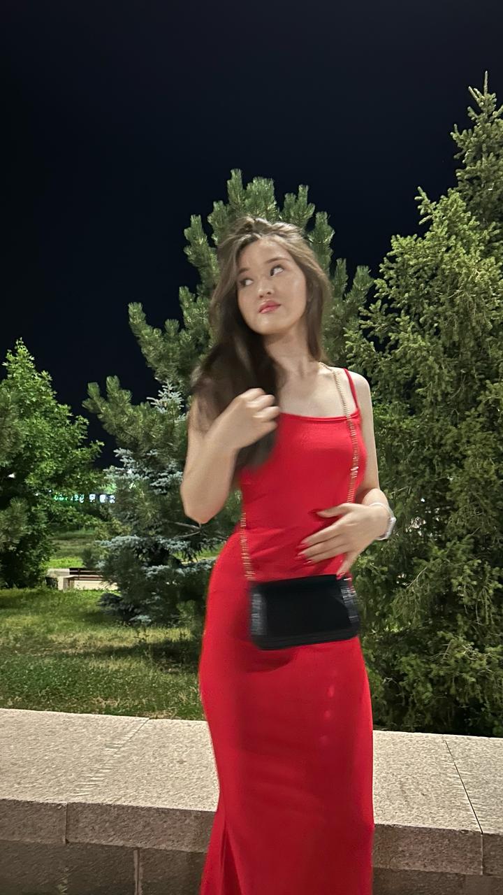 Красное платье