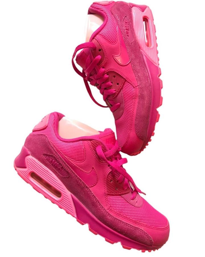 Nike Air Max 90 (Fireberry) идеальный выбор для тех, кто ценит стиль и комфорт