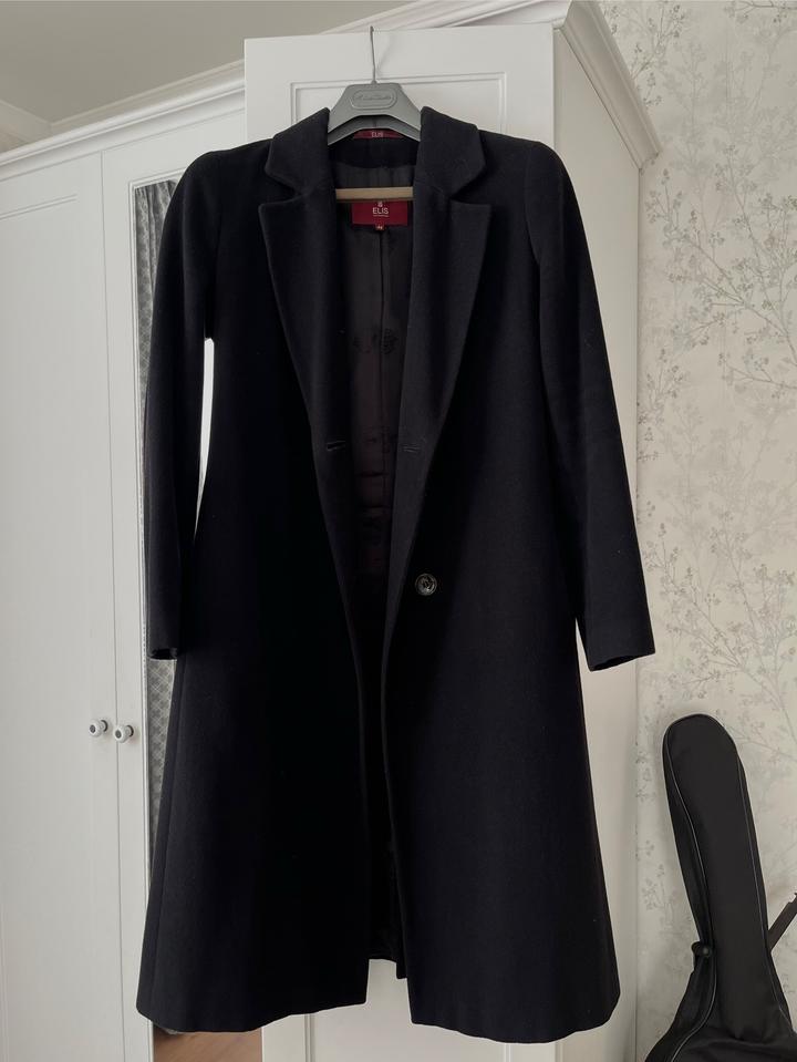 Черное пальто