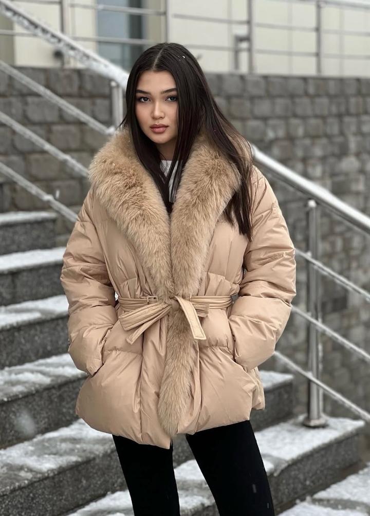 Бежевая куртка от Modessa