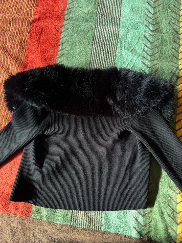 Кофточка с меховым воротником