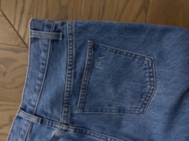 Джинсы из коллекции Джонатана Андерсона для Uniqlo