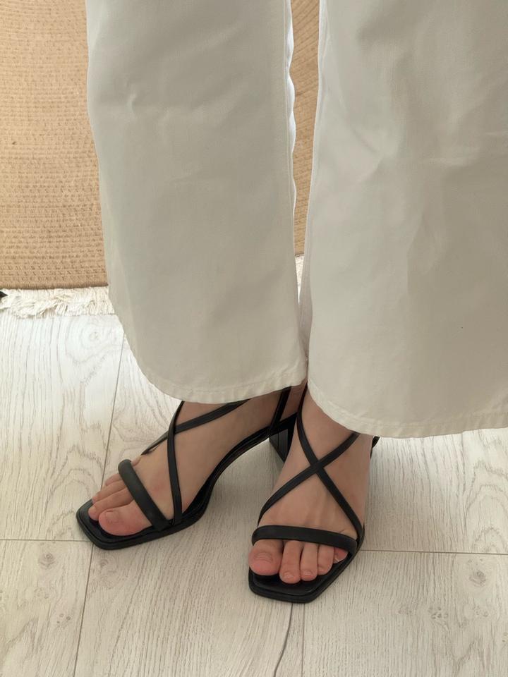 Кожаные босоножки Massimo Dutti