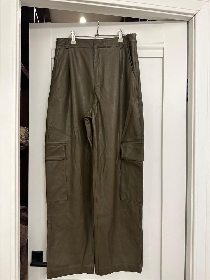 Брюки из экокожи Mango