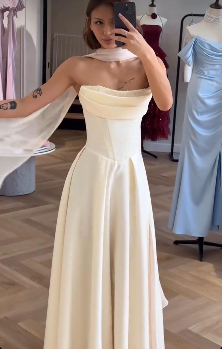 Платье молочное от Embark