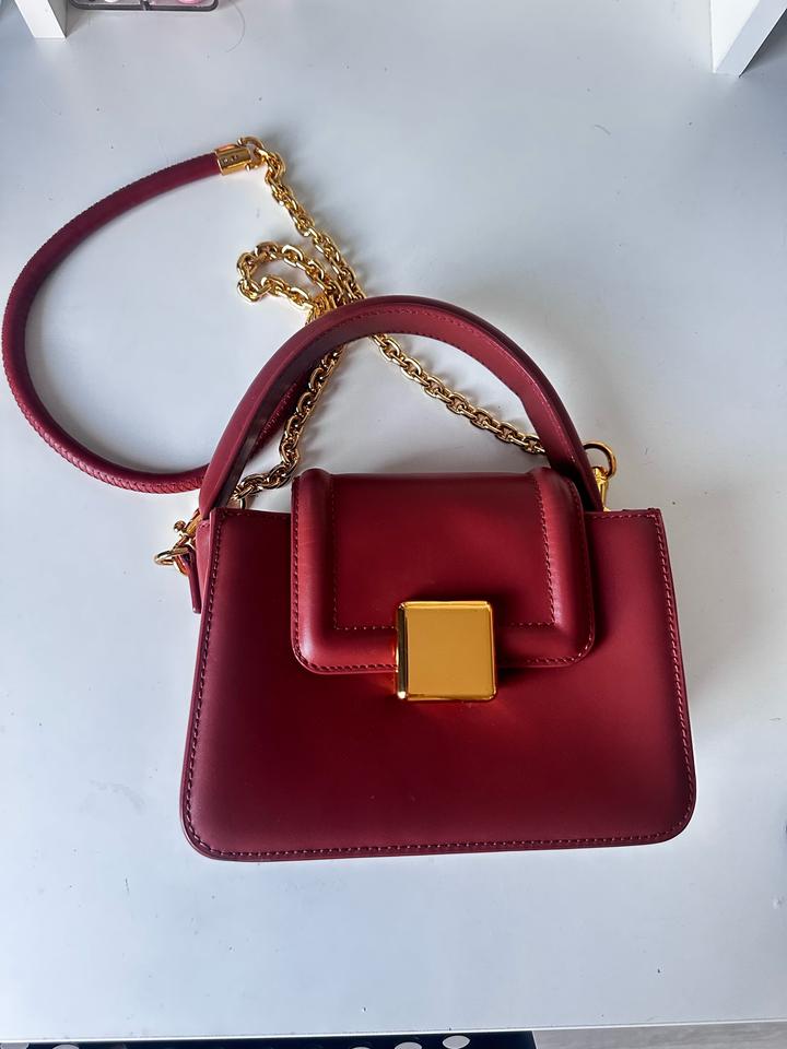 Кожаная сумка Charles & Keith Collection