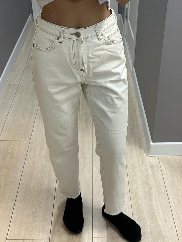 Белые джинсы