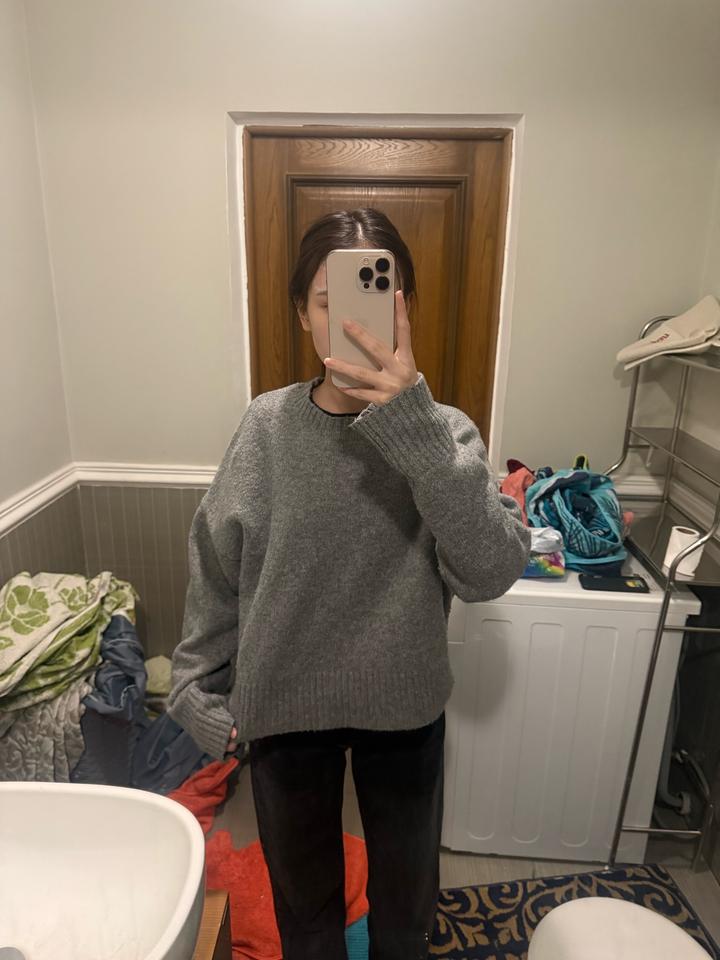 серый свитшот Bershka