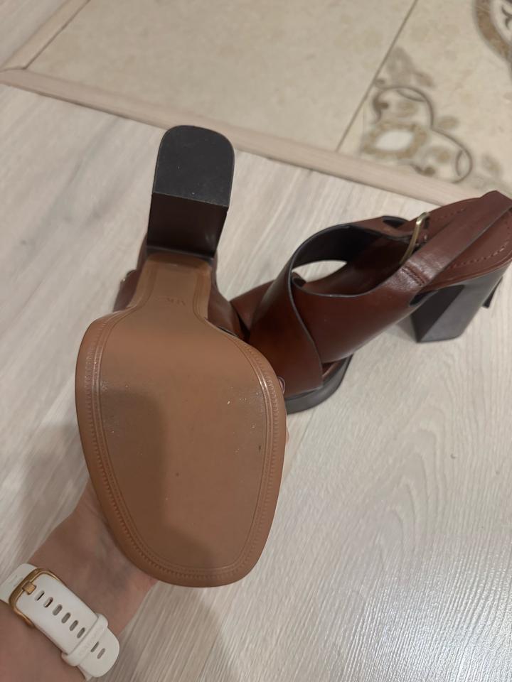 Босоножки на платформе Zara