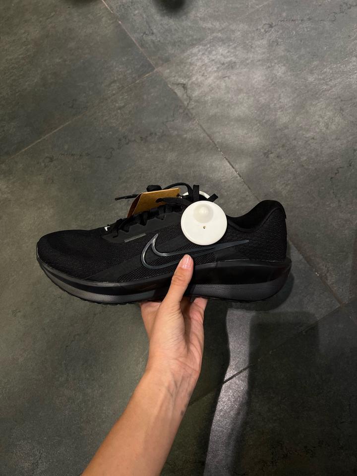 Кроссовки Nike