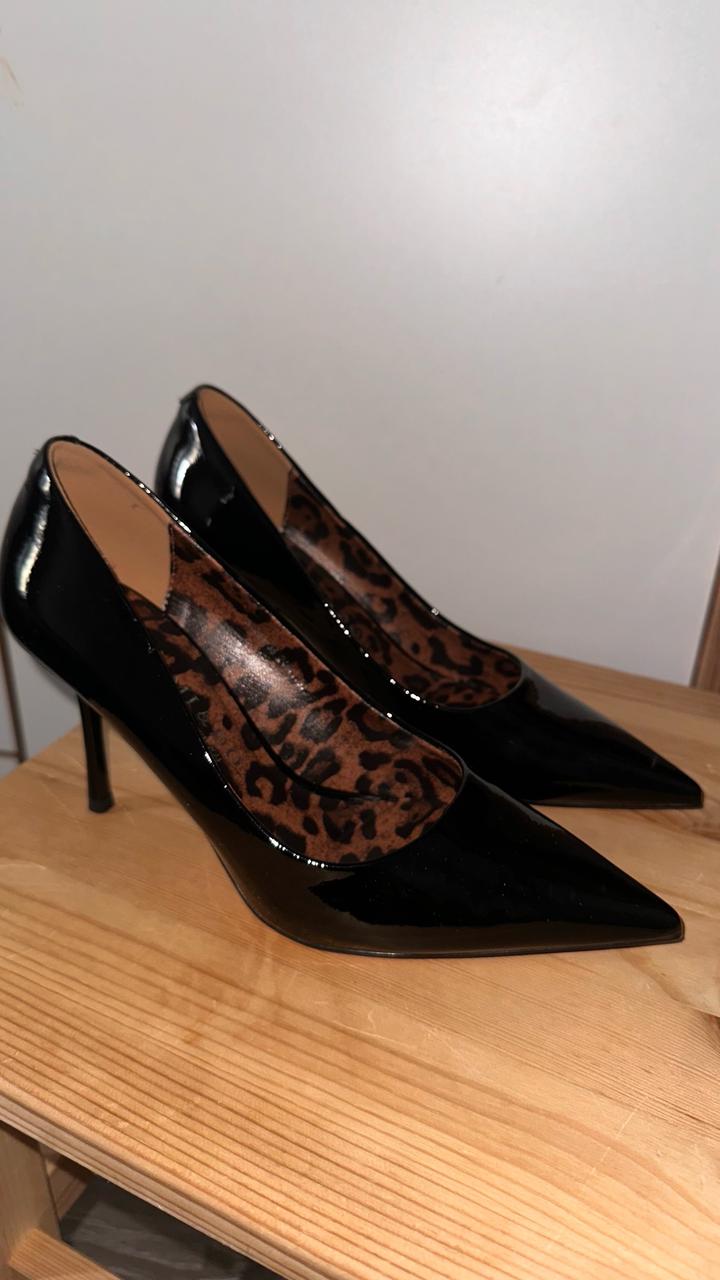 Туфли лодочки лаковые черные COMIDO