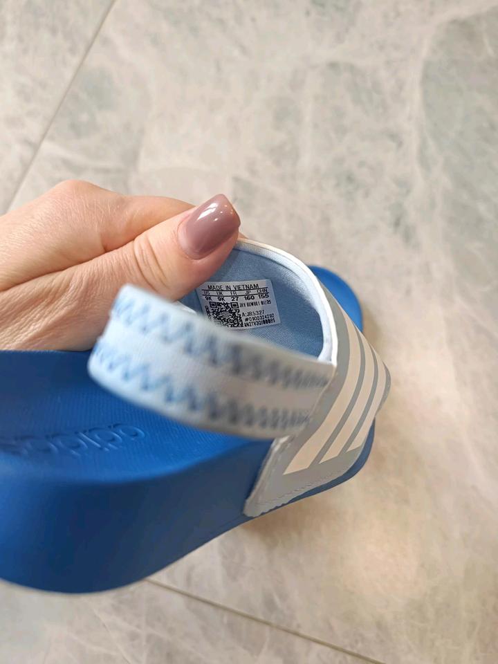 Сандалии Adidas 3-4 года, оригинал