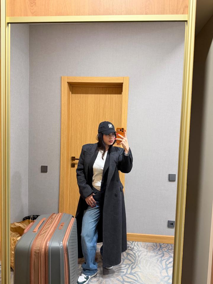 Шикарное приталенное пальто в темном оттенке размер XS-S