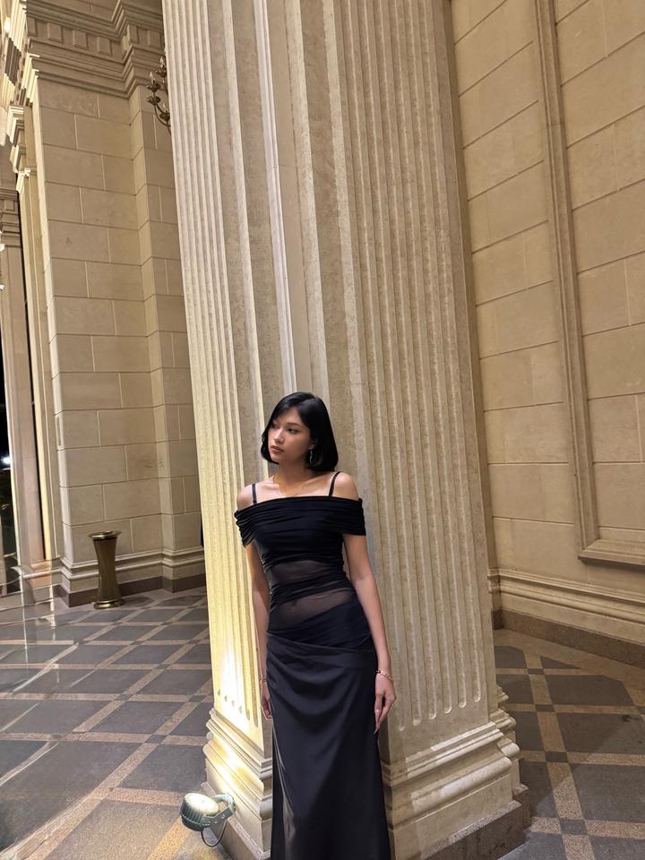 Длинное, черное платье