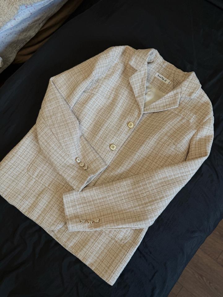 Бежевый женский пиджак