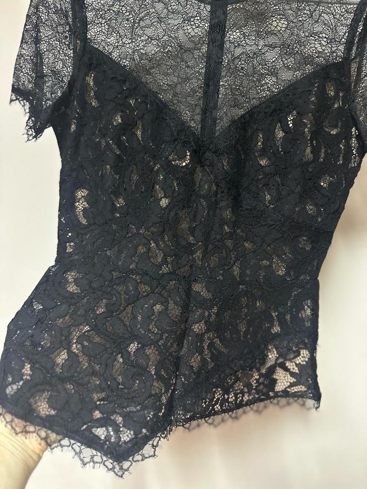 Элегантный кружевной топ BCBGMAXAZRIA