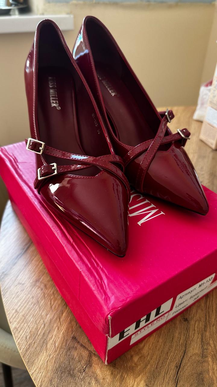 Бордовые лакированные туфли 38 р. Абсолютно новые.