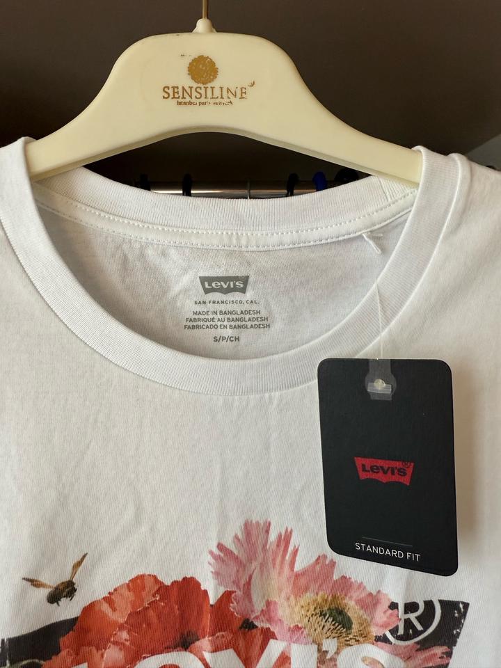 Футболка от Levi’s
