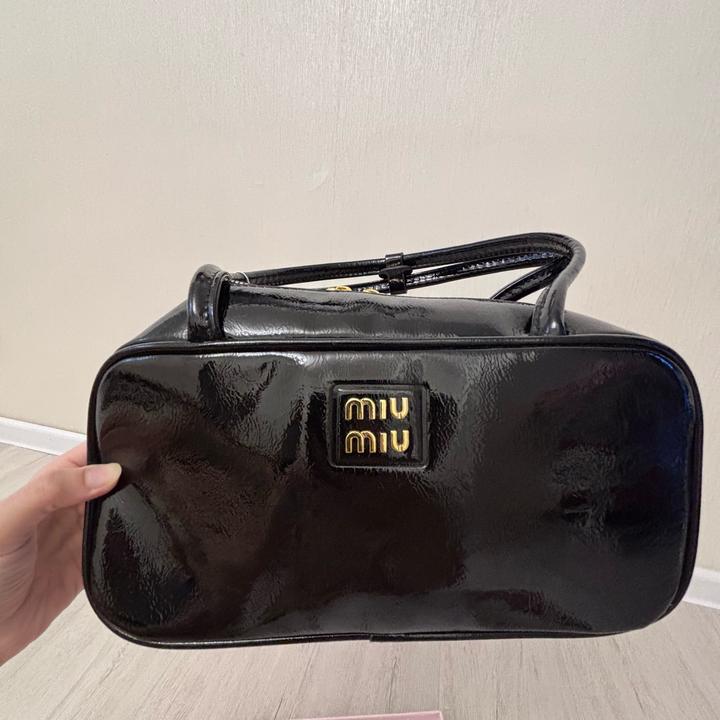✨ Miu Miu Barrel Bag ✨Стильная сумка-бочонок Miu Miu из лаковой кожи