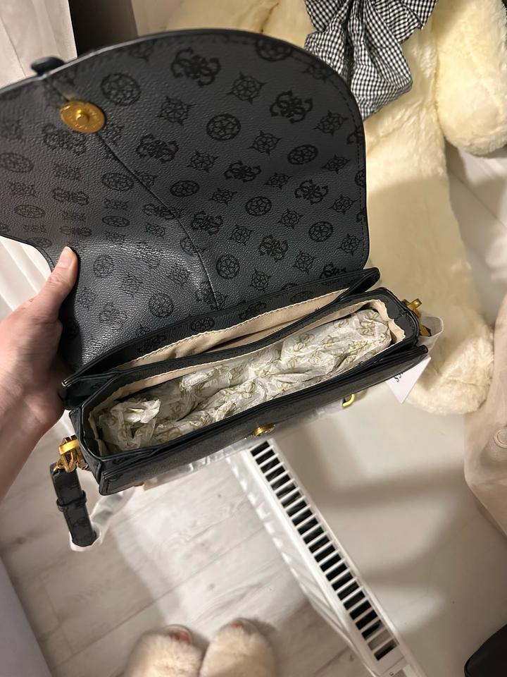 Оригинальная и новая сумка Guess