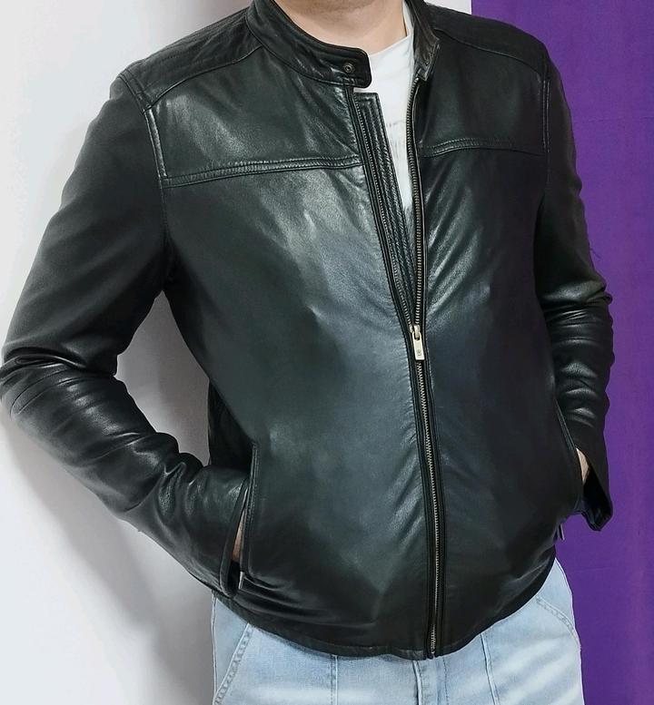 Кожаная куртка Massimo Dutti.