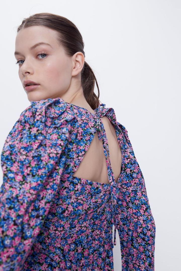 Платье Zara с цветочным принтом и открытой спиной