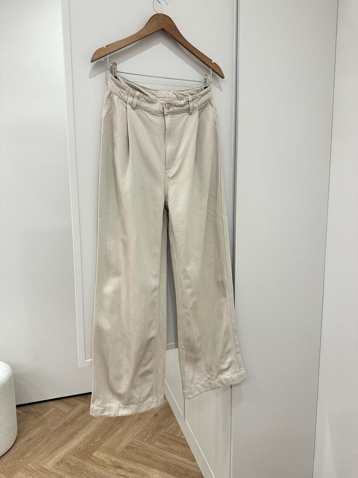 Летние джинсы Reserved