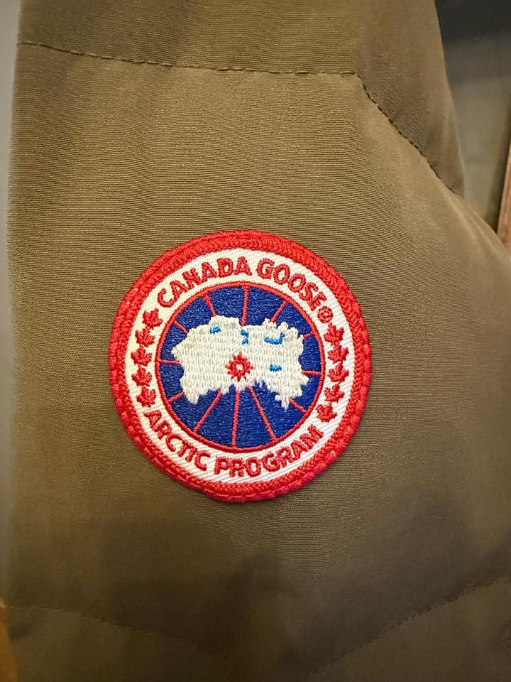 Пуховик CANADA GOOSE