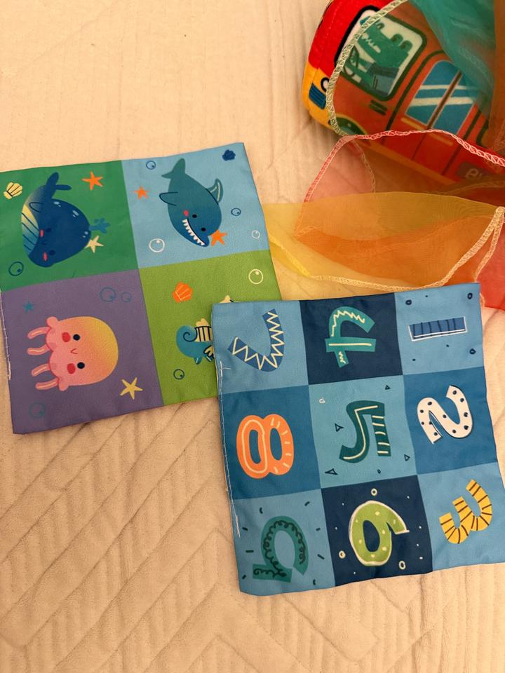 Мягкая змейка и детская салфетнтца-сортер с салфетками