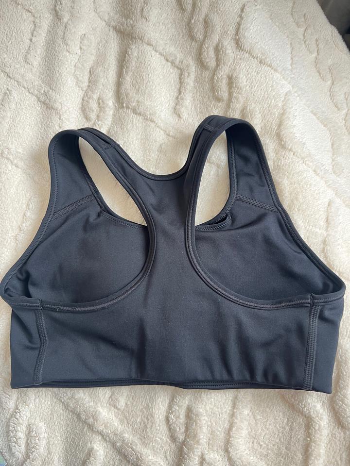 Спортивный топ найк