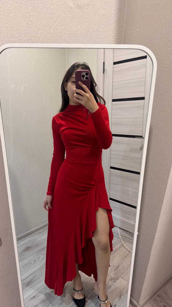 Красное платье