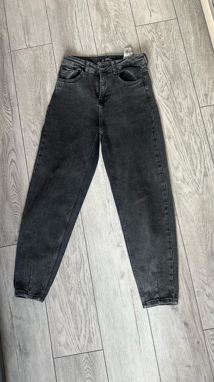 Черные джинсы