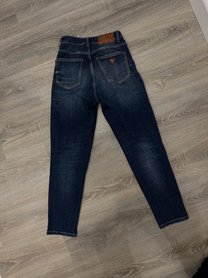 Джинсы Мом на высокой посадке с отличной длиной Guess