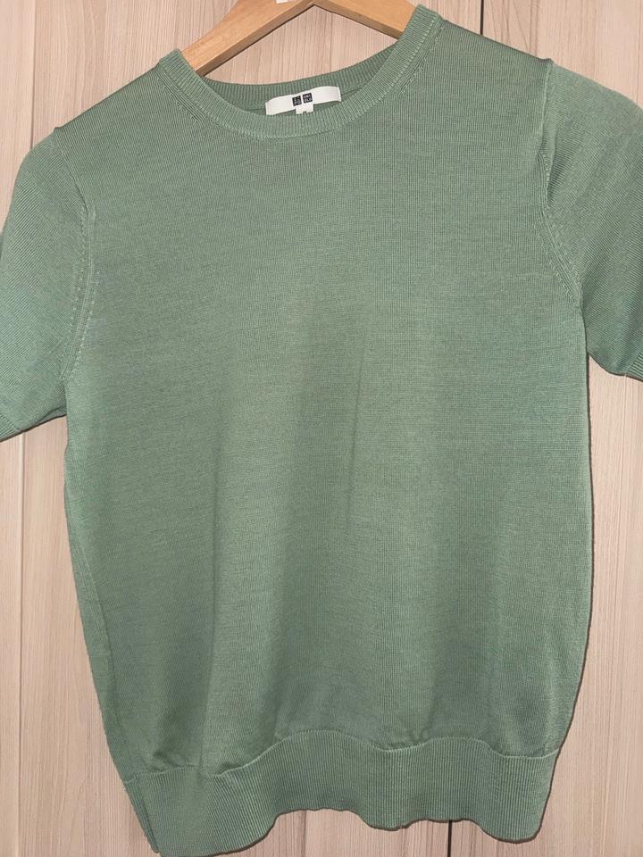 Шерстяная футолка Uniqlo