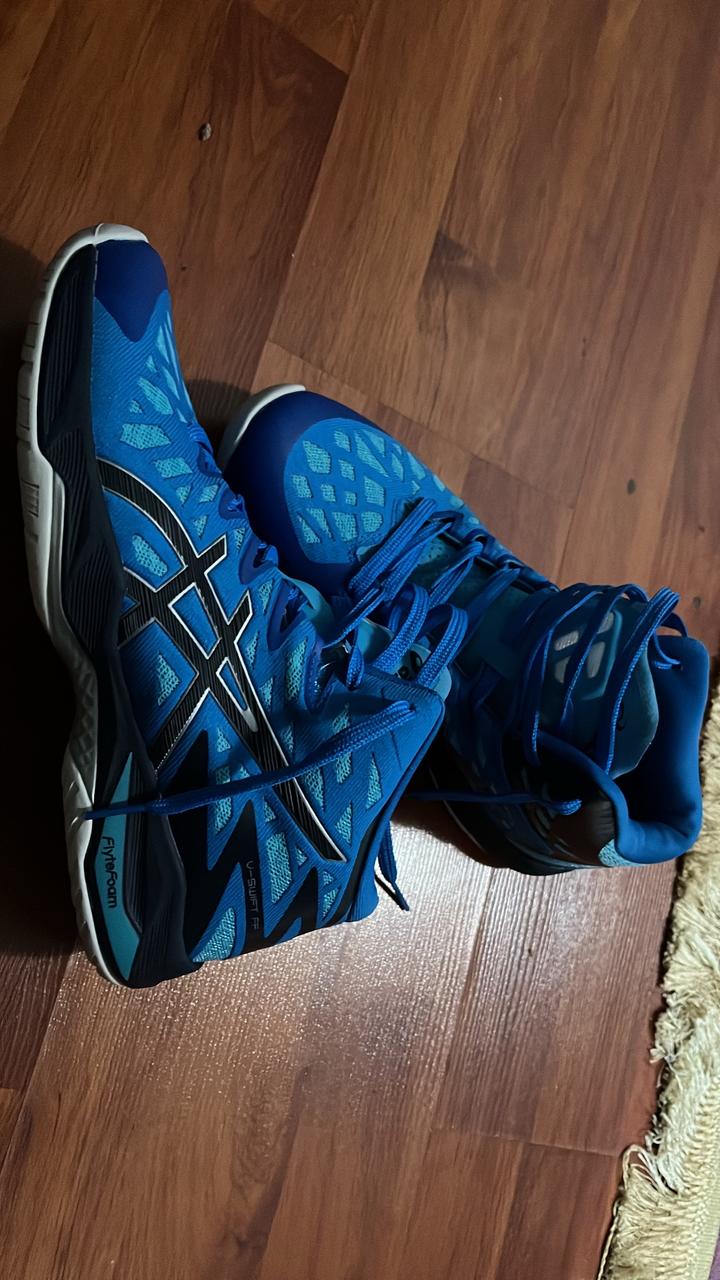 кроссовки ASICS